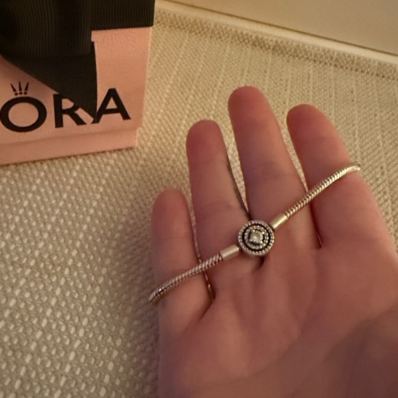 Pandora Silver Charm Bracelet with Pandora Charms 7.5 price is firm!!!! - Picture 4 of 11